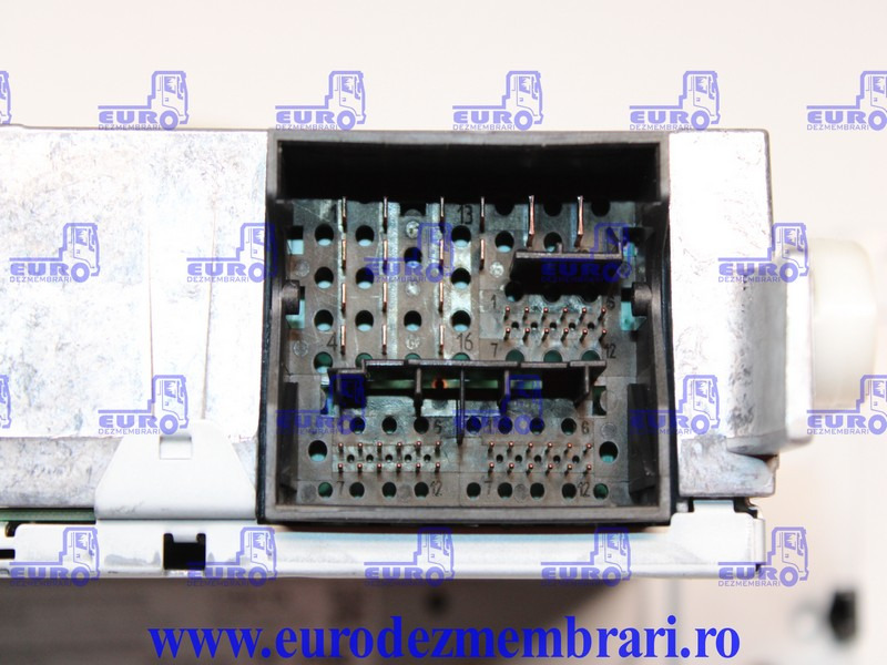 ELEMENT BORD UNITATE MULTIMEDIA AUS SCANIA SUPER 2906950, 2819280 - Panel de instrumentos pour Camion: photos 4 ELEMENT BORD UNITATE MULTIMEDIA AUS SCANIA SUPER 2906950, 2819280 - Panel de instrumentos pour Camion: photos 4