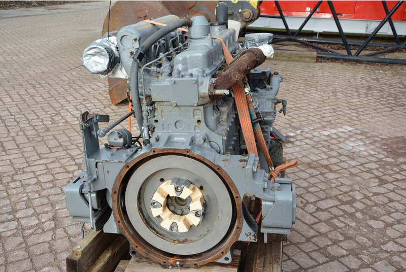 Hino EM100 engine complete - Moteur pour Engins de chantier: photos 3 Hino EM100 engine complete - Moteur pour Engins de chantier: photos 3