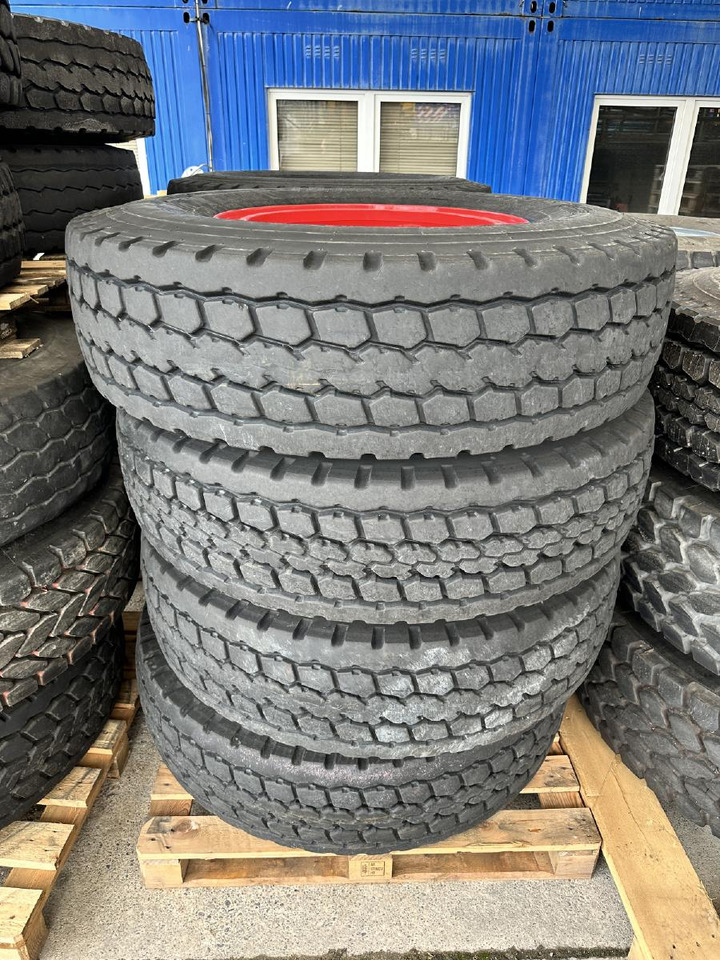 Liebherr Zubehör = Kompletträder 8 x Bridgestone VHS 385/95 R25 (14.00 R25) - Grue mobile: photos 2 Liebherr Zubehör = Kompletträder 8 x Bridgestone VHS 385/95 R25 (14.00 R25) - Grue mobile: photos 2