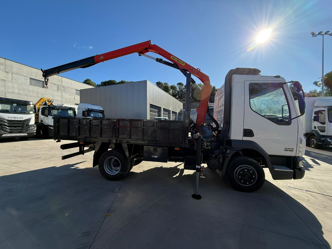 DAF LF FA 45.180 (Platform and Crane) en crédit-bail DAF LF FA 45.180 (Platform and Crane): photos 9 DAF LF FA 45.180 (Platform and Crane) en crédit-bail DAF LF FA 45.180 (Platform and Crane): photos 9