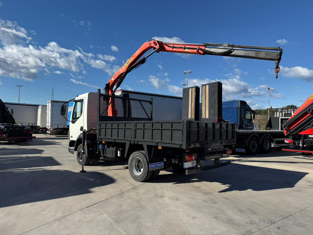 DAF LF FA 45.180 (Platform and Crane) en crédit-bail DAF LF FA 45.180 (Platform and Crane): photos 7 DAF LF FA 45.180 (Platform and Crane) en crédit-bail DAF LF FA 45.180 (Platform and Crane): photos 7