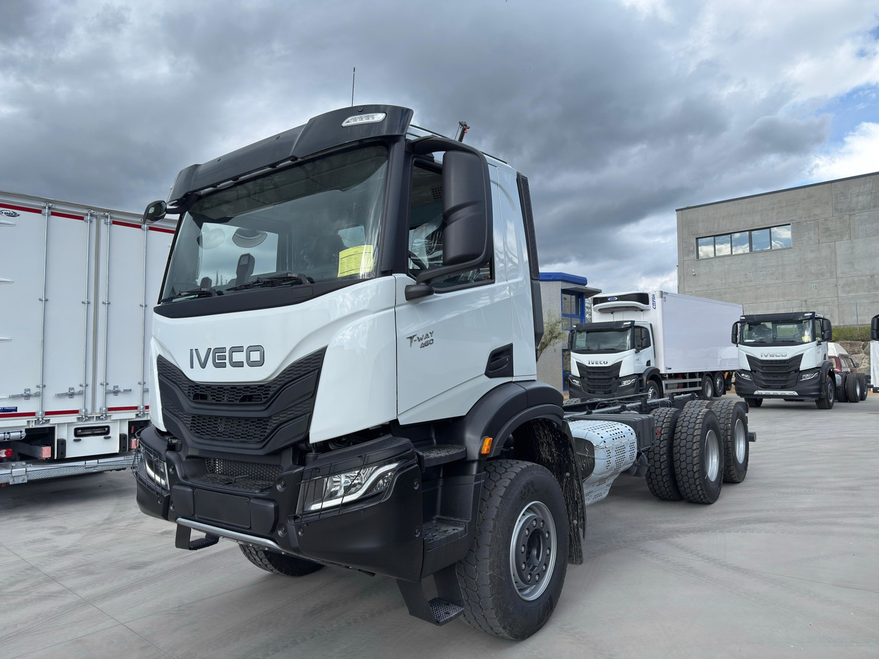 IVECO AD380T46 6x4 E6 (Chassis) - Châssis cabine: photos 1 IVECO AD380T46 6x4 E6 (Chassis) - Châssis cabine: photos 1