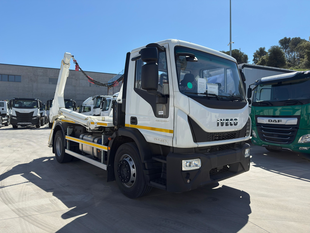 IVECO ML190E28L Eurocargo E6 (Track Equipment) - Camion multibenne: photos 2 IVECO ML190E28L Eurocargo E6 (Track Equipment) - Camion multibenne: photos 2