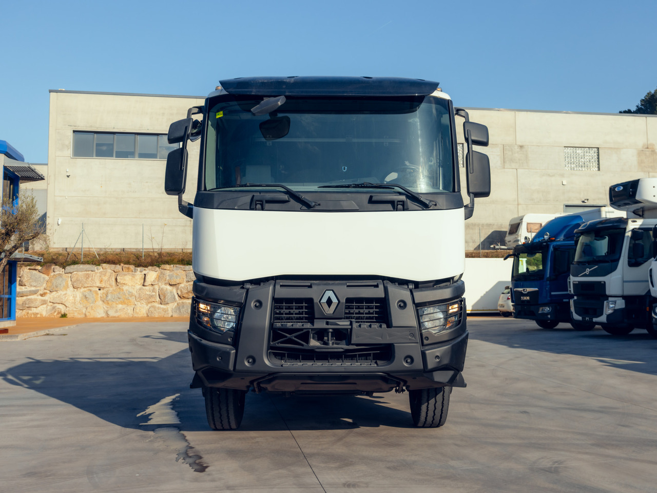 RENAULT C460 E6 (Platform) - Camion plateau, Camion grue: photos 3 RENAULT C460 E6 (Platform) - Camion plateau, Camion grue: photos 3