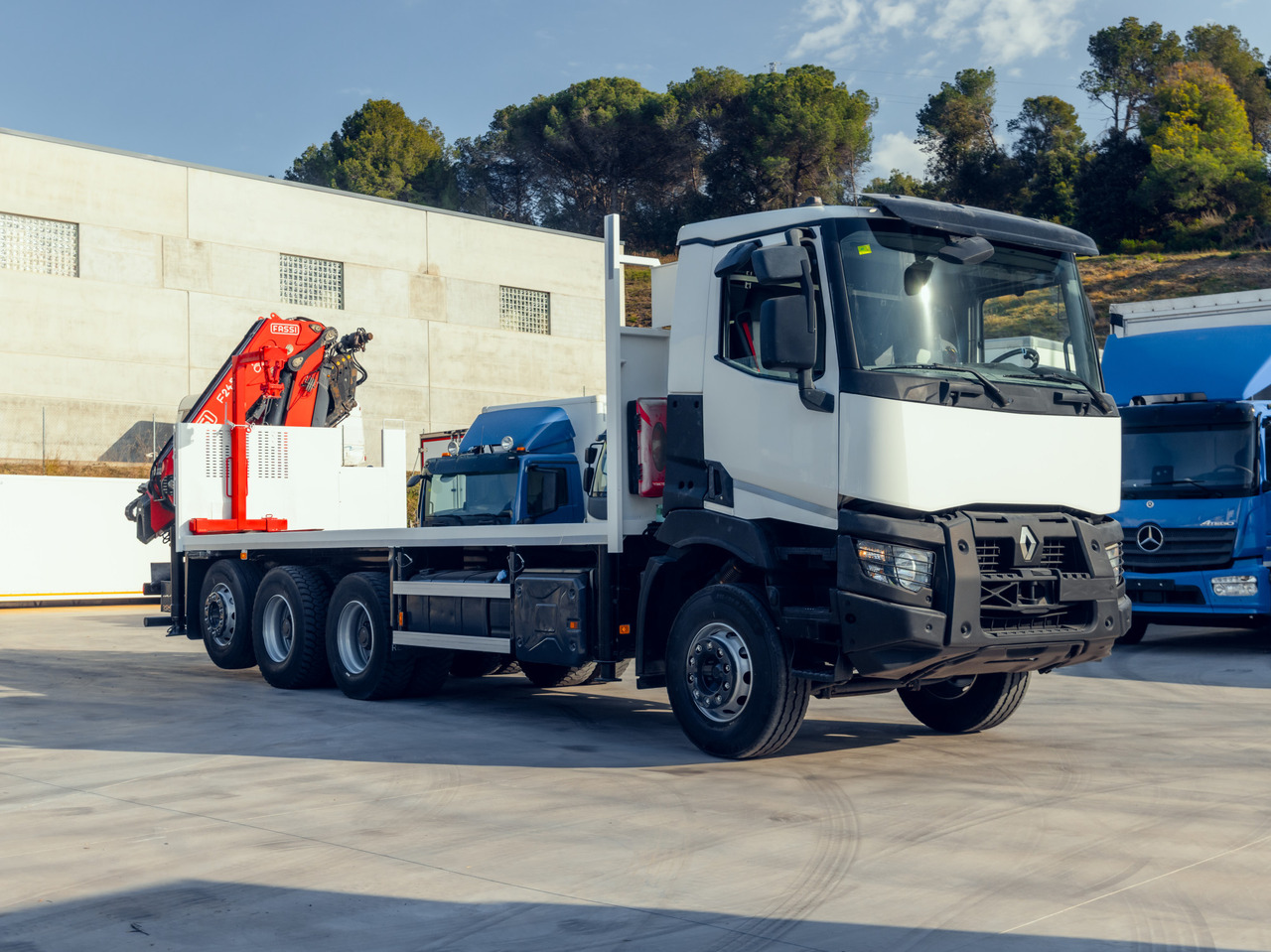 RENAULT C460 E6 (Platform) - Camion plateau, Camion grue: photos 2 RENAULT C460 E6 (Platform) - Camion plateau, Camion grue: photos 2