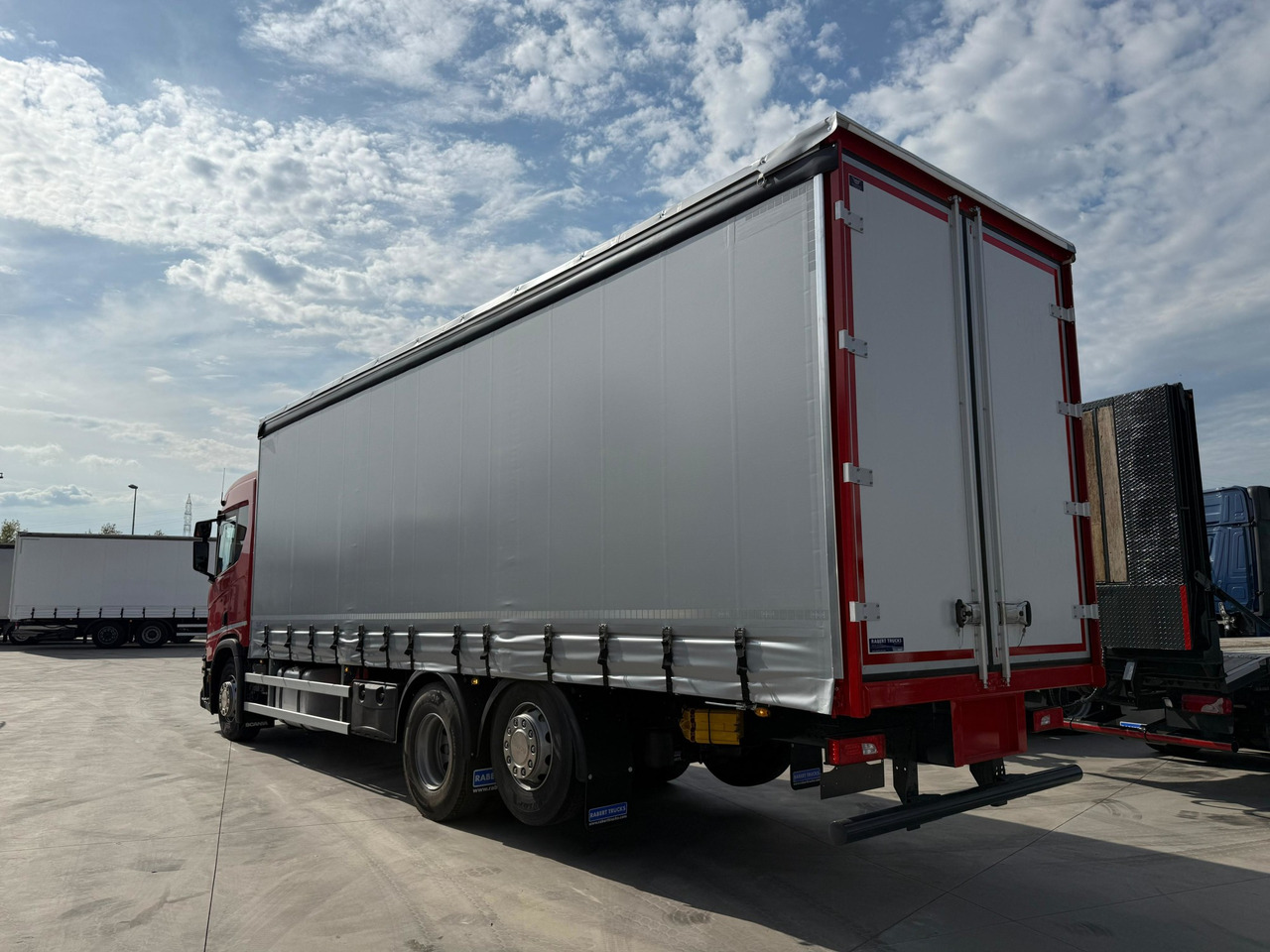 SCANIA R450 E6 (Tauliner) - Camion à rideaux coulissants: photos 4 SCANIA R450 E6 (Tauliner) - Camion à rideaux coulissants: photos 4