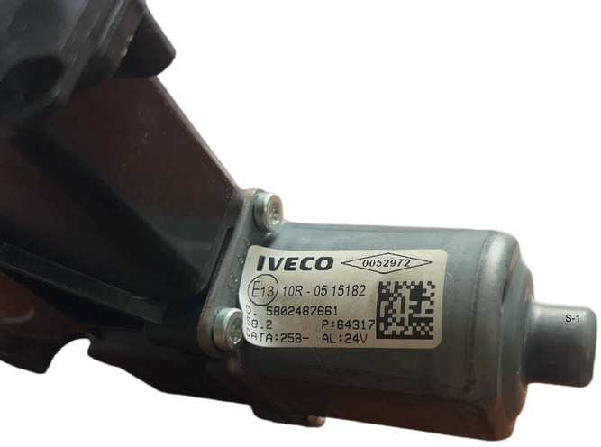 Iveco S-WAY - Essuie-glace: photos 3 Iveco S-WAY - Essuie-glace: photos 3