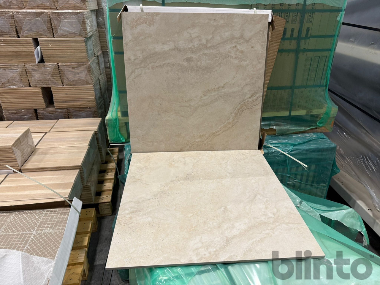 200 m2 - 600x600 - Matériel de chantier: photos 1 200 m2 - 600x600 - Matériel de chantier: photos 1