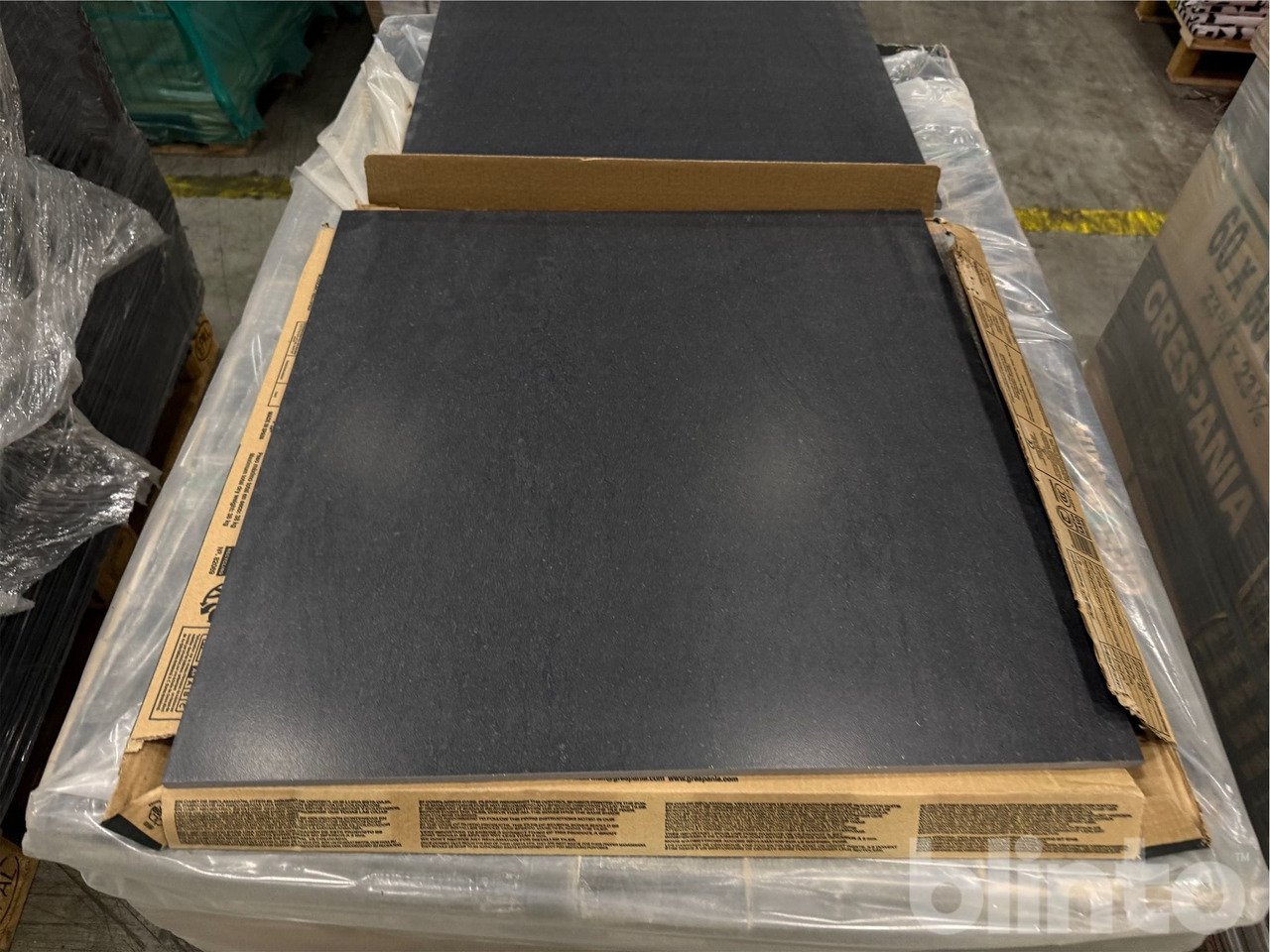 598 m2 - 600x600x8 mm - Matériel de chantier: photos 1 598 m2 - 600x600x8 mm - Matériel de chantier: photos 1