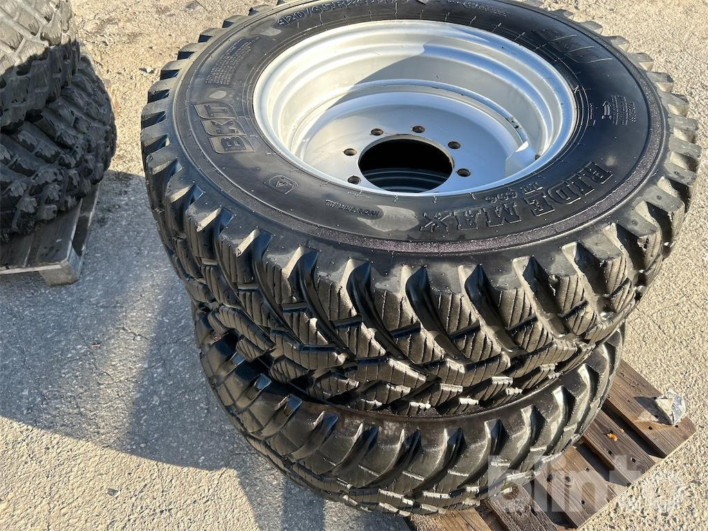 BKT IT 696 - 420/65 R24 - Roue complète: photos 5 BKT IT 696 - 420/65 R24 - Roue complète: photos 5