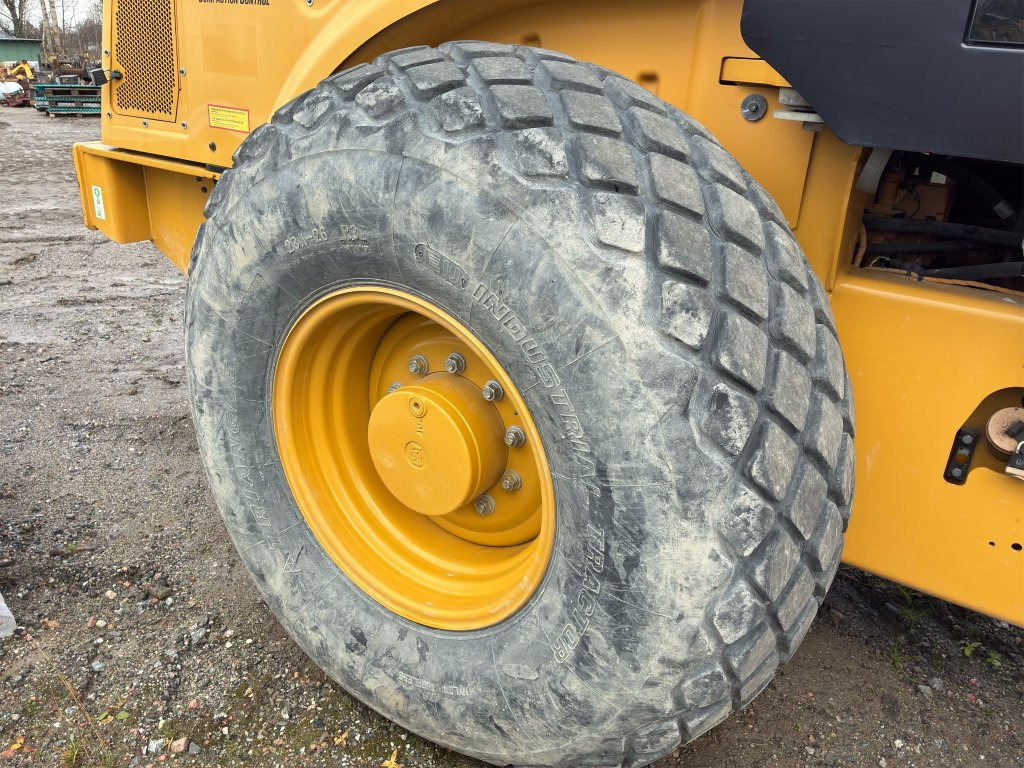 Compacteur à pieds de mouton/ Monocylindre Cat CS66B: photos 24