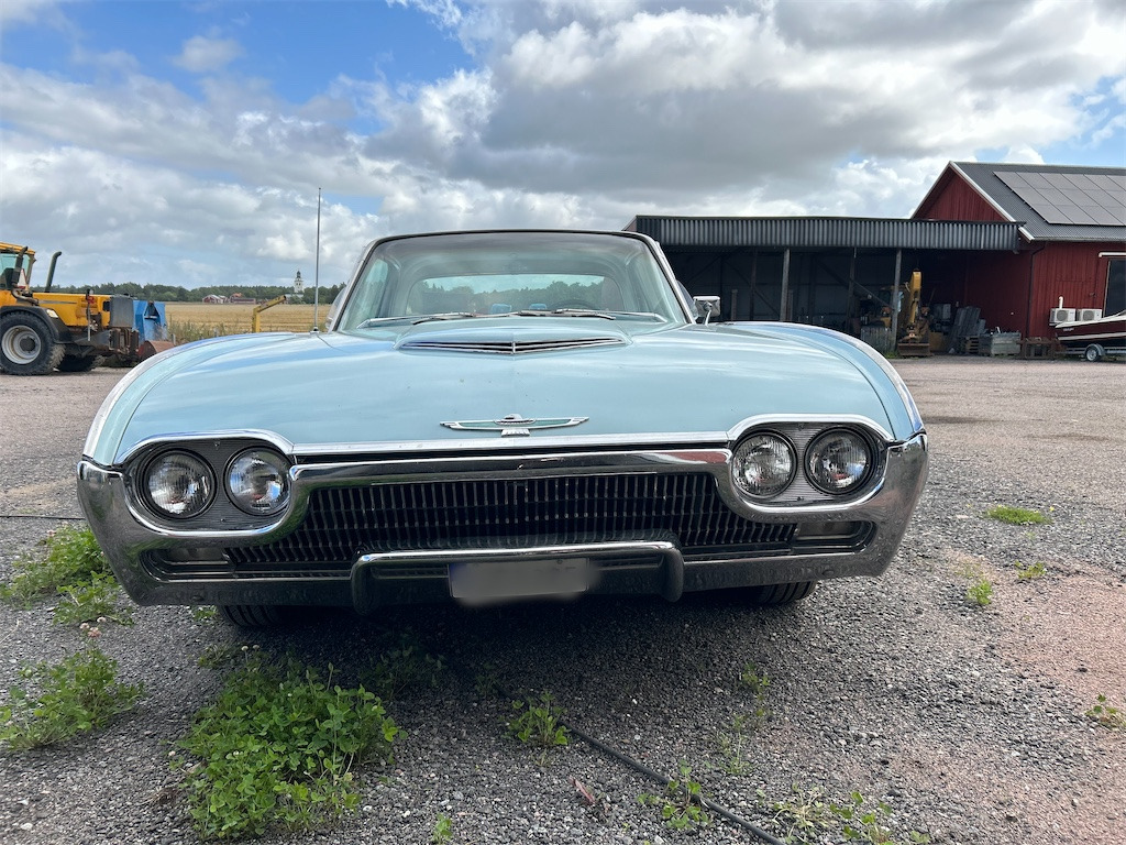 FORD THUNDERBIRD - Voiture: photos 2 FORD THUNDERBIRD - Voiture: photos 2