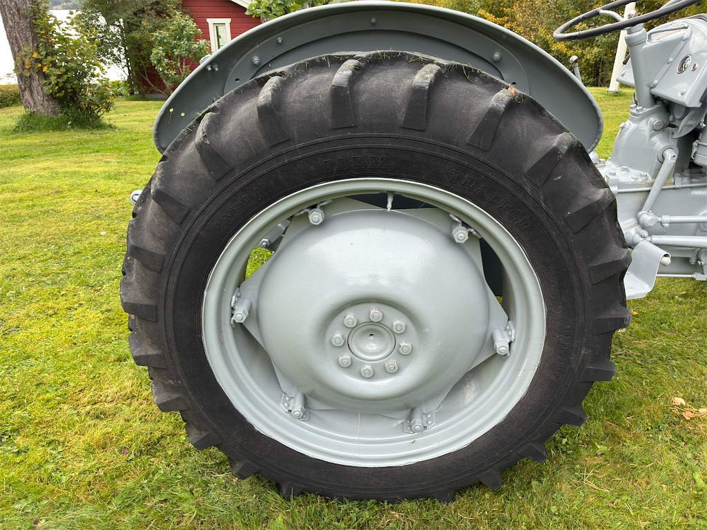 Tracteur agricole Ferguson Grålle: photos 17