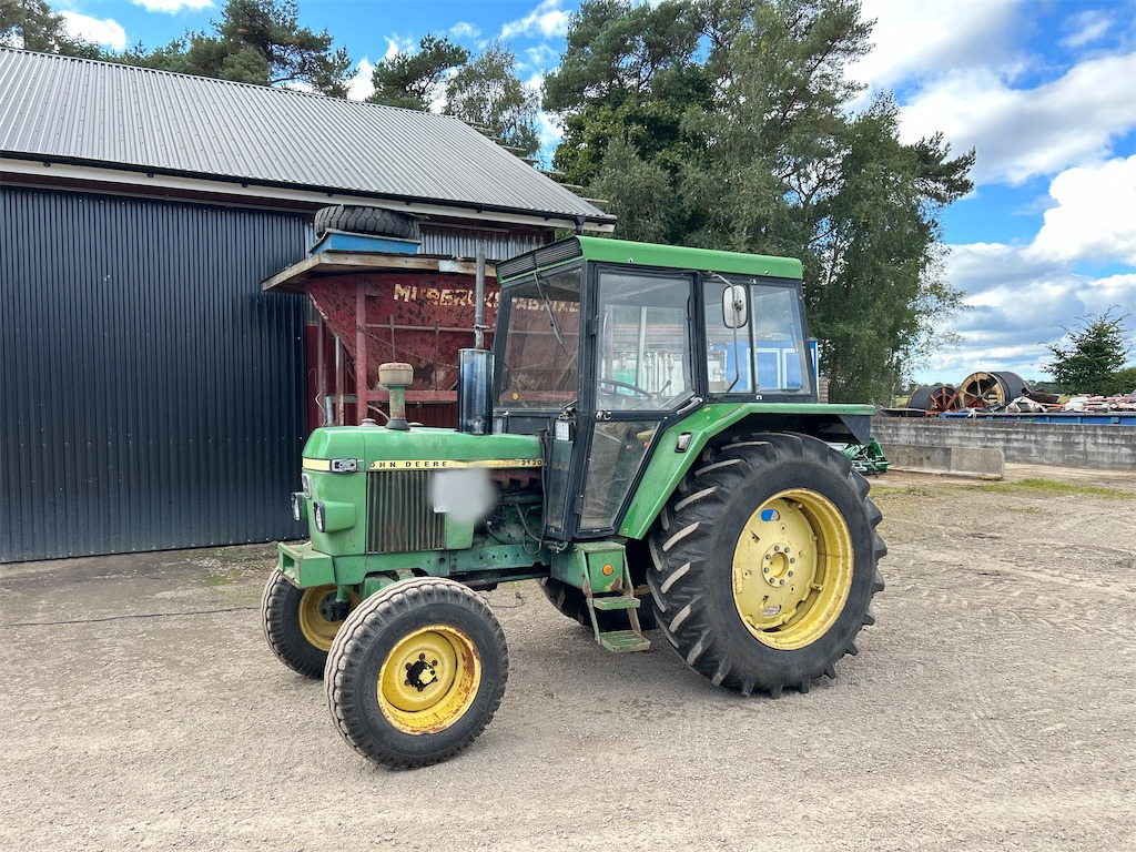 JOHN DEERE 2130 - Tracteur agricole: photos 1 JOHN DEERE 2130 - Tracteur agricole: photos 1