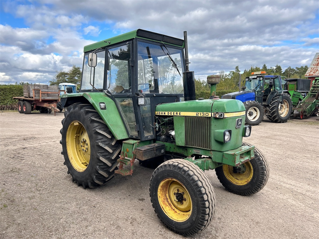 JOHN DEERE 2130 - Tracteur agricole: photos 4 JOHN DEERE 2130 - Tracteur agricole: photos 4