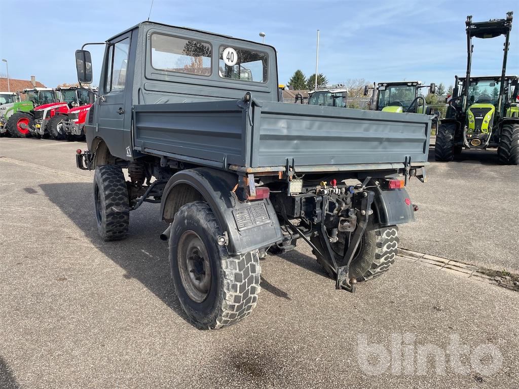 Mercedes Benz Unimog 424 (1981) - Camion plateau: photos 4 Mercedes Benz Unimog 424 (1981) - Camion plateau: photos 4
