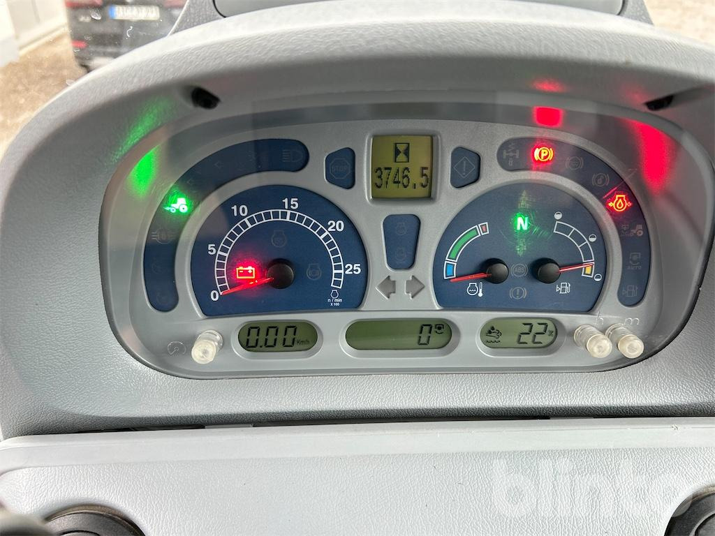 New Holland T7.210 AutoCommand (2012) - Tracteur agricole: photos 5 New Holland T7.210 AutoCommand (2012) - Tracteur agricole: photos 5