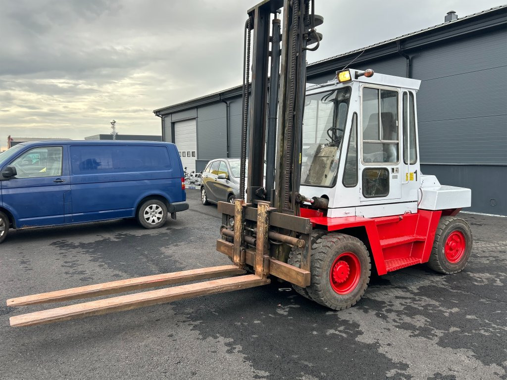 Nissan Df05 70U - Chariot élévateur diesel: photos 1 Nissan Df05 70U - Chariot élévateur diesel: photos 1