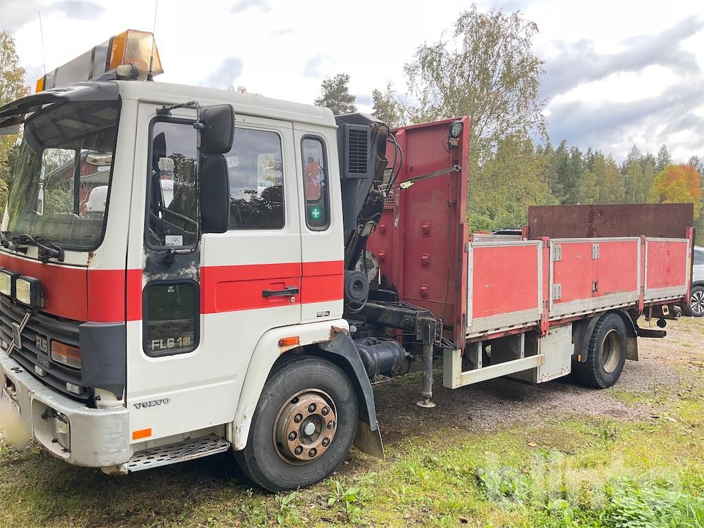 VOLVO FL610 4X2 - Camion plateau, Camion grue: photos 2 VOLVO FL610 4X2 - Camion plateau, Camion grue: photos 2