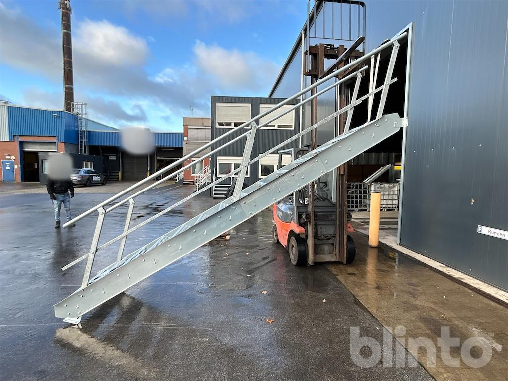 Mit beidseitigem Geländer - Outil/ Équipement: photos 4 Mit beidseitigem Geländer - Outil/ Équipement: photos 4