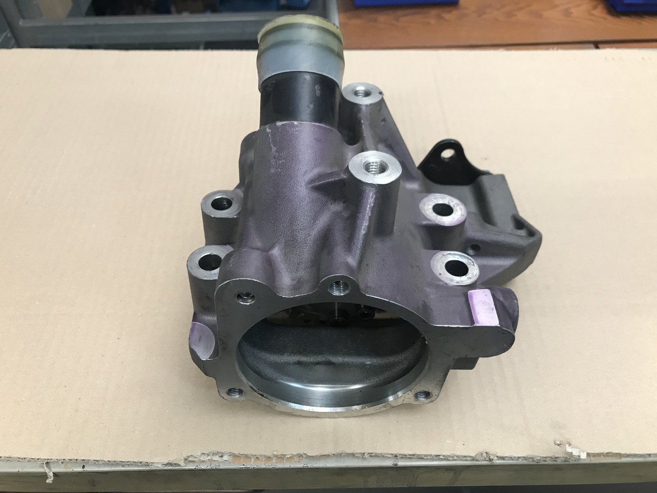 CARCASSA RIDUTTORE ASSEMBLAGGIO POMPA CARBURANTE ALTA PRESSIONE MAN 51385075020 - Préparation du carburant pour Camion: photos 3 CARCASSA RIDUTTORE ASSEMBLAGGIO POMPA CARBURANTE ALTA PRESSIONE MAN 51385075020 - Préparation du carburant pour Camion: photos 3