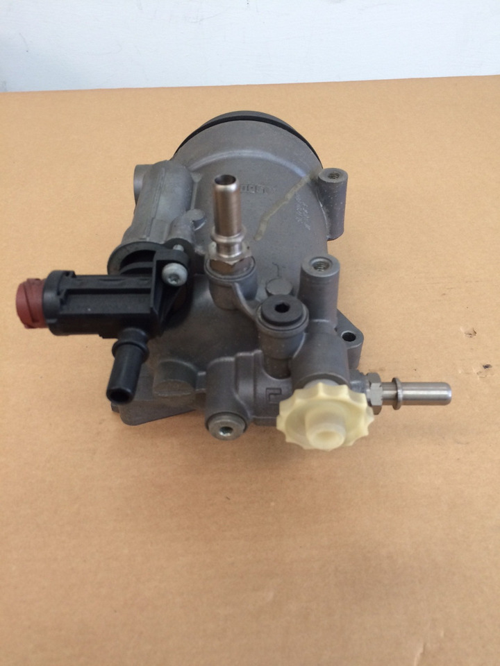 GRUPPO FILTRO CARBURANTE CON RISCALDAMENTO MAN - Filtre à carburant pour Camion: photos 2 GRUPPO FILTRO CARBURANTE CON RISCALDAMENTO MAN - Filtre à carburant pour Camion: photos 2