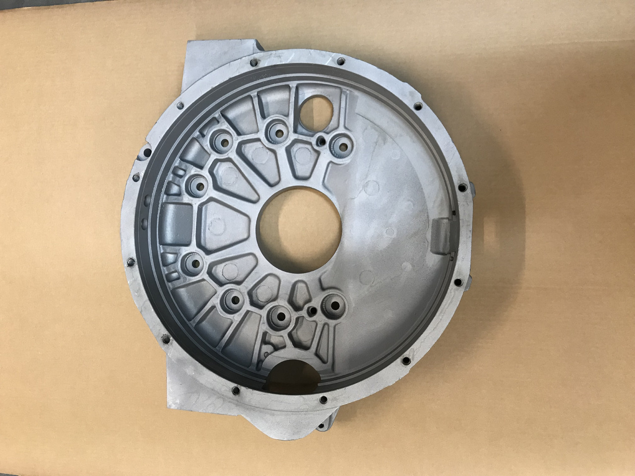 SCATOLA VOLANO MAN - D0824 / D0826 / D0834 / D0836 - SAE1 / SAE2 / SAE3 - Volant moteur pour Camion: photos 3 SCATOLA VOLANO MAN - D0824 / D0826 / D0834 / D0836 - SAE1 / SAE2 / SAE3 - Volant moteur pour Camion: photos 3