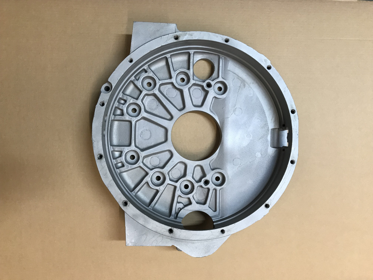 SCATOLA VOLANO MAN - D0824 / D0826 / D0834 / D0836 - SAE1 / SAE2 / SAE3 - Volant moteur pour Camion: photos 4 SCATOLA VOLANO MAN - D0824 / D0826 / D0834 / D0836 - SAE1 / SAE2 / SAE3 - Volant moteur pour Camion: photos 4