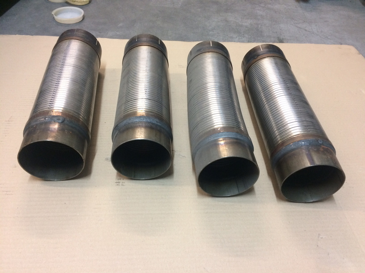 TUBO FLESSIBILE DI SCARICO MAN 81152100099 - Tube d'echappement pour Camion: photos 2 TUBO FLESSIBILE DI SCARICO MAN 81152100099 - Tube d'echappement pour Camion: photos 2
