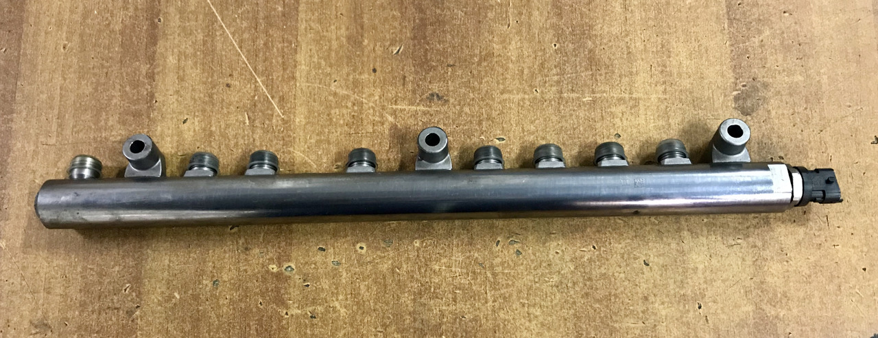 TUBO PRESSIONE RAIL PER MOTORI MAN D2066 - D2676 - Préparation du carburant pour Camion: photos 1 TUBO PRESSIONE RAIL PER MOTORI MAN D2066 - D2676 - Préparation du carburant pour Camion: photos 1