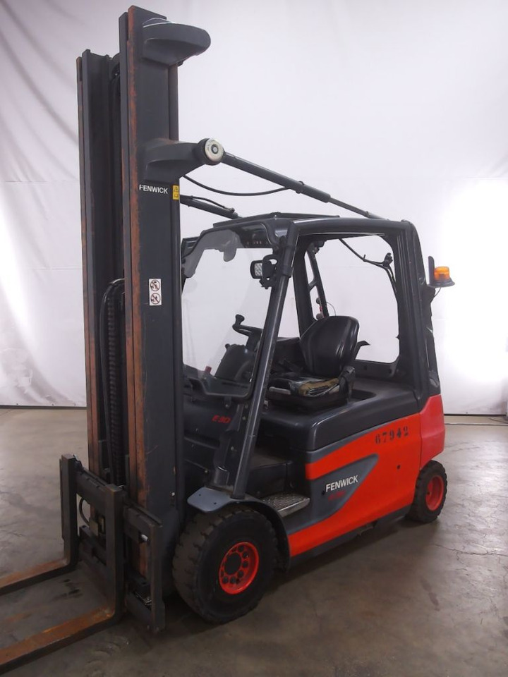 Linde E30L-01 - Chariot élévateur électrique: photos 1 Linde E30L-01 - Chariot élévateur électrique: photos 1