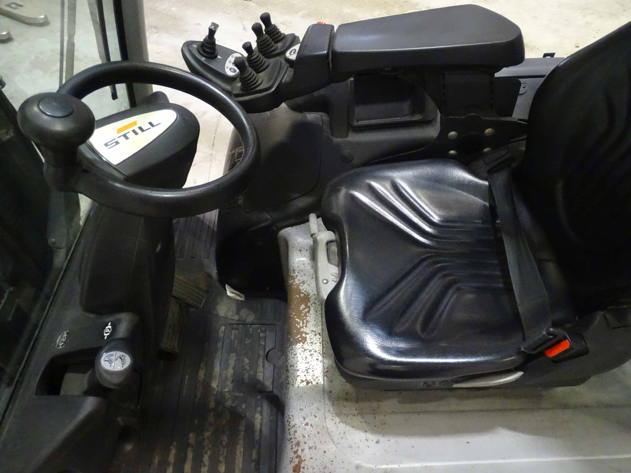 Still RX60-30 - Chariot élévateur électrique: photos 3 Still RX60-30 - Chariot élévateur électrique: photos 3