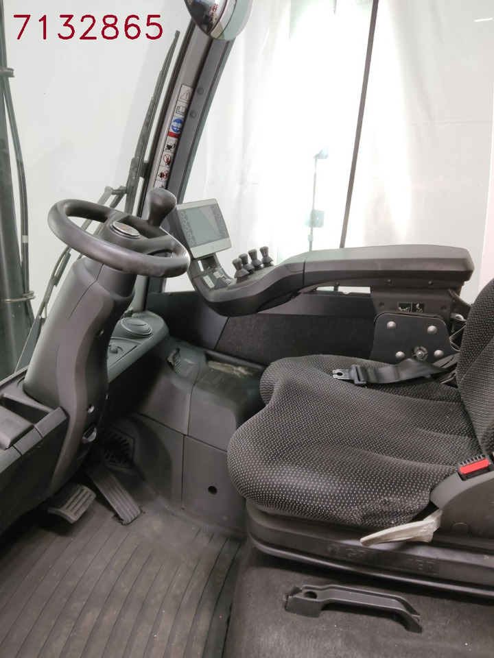 Still RX70-35T - Chariot élévateur: photos 3 Still RX70-35T - Chariot élévateur: photos 3