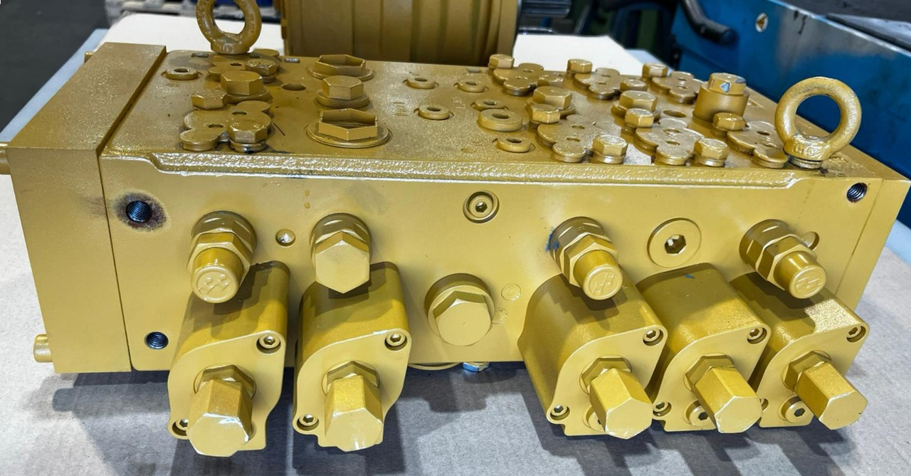 CATERPILLAR 194-7848 Valve GP-Main Control – Genuine Caterpillar Hydraulic Control Valve - Valve pour Pelle sur pneus: photos 1 CATERPILLAR 194-7848 Valve GP-Main Control – Genuine Caterpillar Hydraulic Control Valve - Valve pour Pelle sur pneus: photos 1