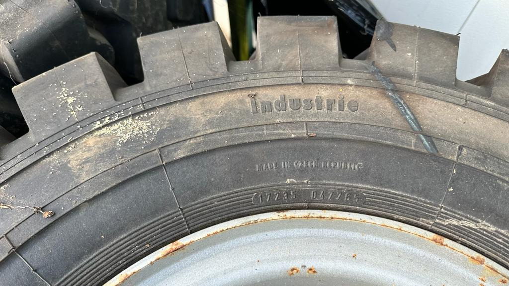 CONTINENTAL CSE ROBUST 355/65 15 - Pneus et jantes pour Camion: photos 4 CONTINENTAL CSE ROBUST 355/65 15 - Pneus et jantes pour Camion: photos 4