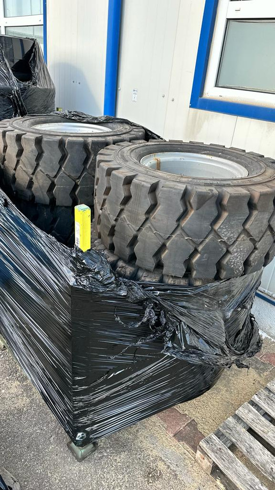 CONTINENTAL CSE ROBUST 355/65 15 - Pneus et jantes pour Camion: photos 5 CONTINENTAL CSE ROBUST 355/65 15 - Pneus et jantes pour Camion: photos 5