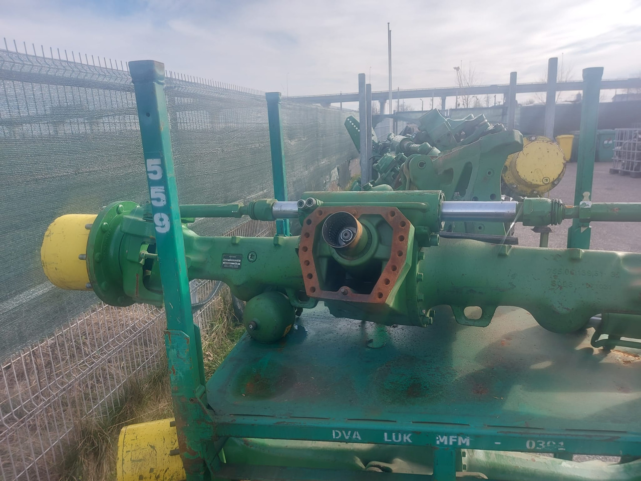 JOHN DEERE FRONT AXLE AL223008 - Essieu et pièces pour Machine agricole: photos 2 JOHN DEERE FRONT AXLE AL223008 - Essieu et pièces pour Machine agricole: photos 2