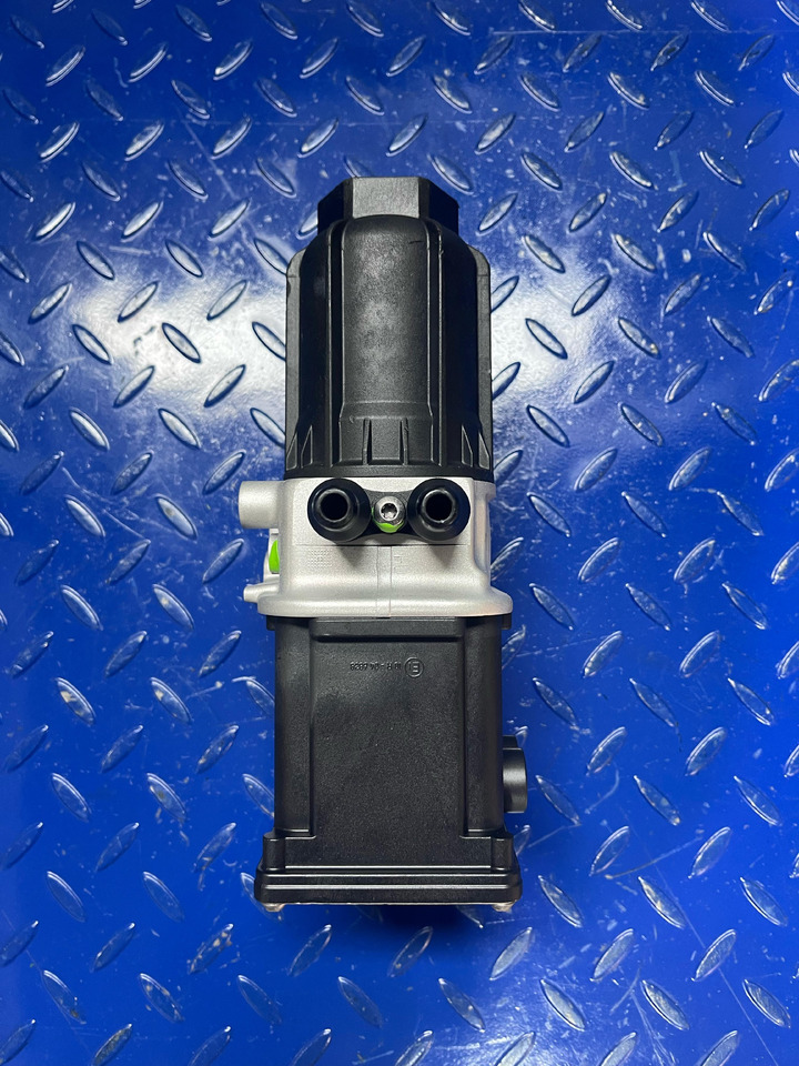 Mercedes Benz Actros MP4 Adblue Pump Euro 6 - Système d'échappement pour Camion: photos 5 Mercedes Benz Actros MP4 Adblue Pump Euro 6 - Système d'échappement pour Camion: photos 5