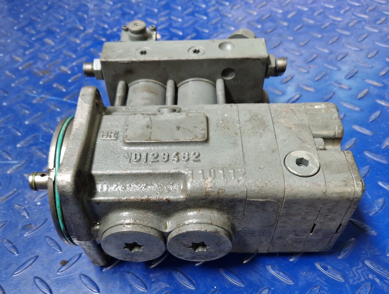 Liebherr INJECTION PUMP 10128462 - Pièces de rechange pour Camion: photos 1 Liebherr INJECTION PUMP 10128462 - Pièces de rechange pour Camion: photos 1