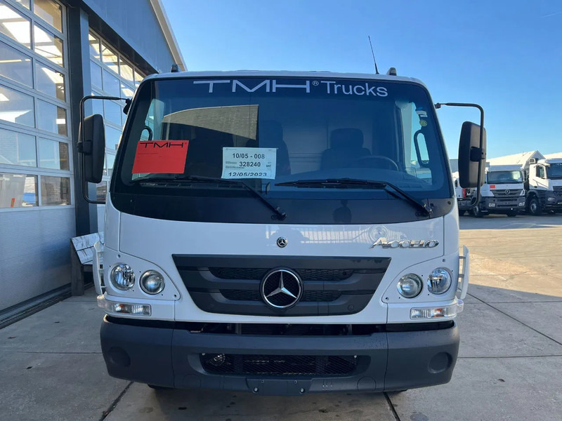 Mercedes-Benz Accelo 915 4x2 Flatbed with dropsides - Camion plateau: photos 4 Mercedes-Benz Accelo 915 4x2 Flatbed with dropsides - Camion plateau: photos 4