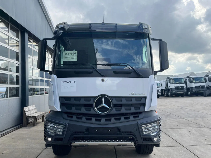 Mercedes-Benz Arocs 3340 6x4 Water Tank Truck - Camion citerne: photos 5 Mercedes-Benz Arocs 3340 6x4 Water Tank Truck - Camion citerne: photos 5