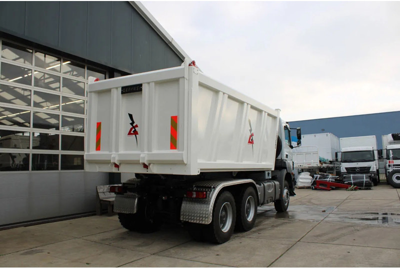 Mercedes-Benz Axor 3344 K 6x4 Tipper Truck - Camion benne: photos 4 Mercedes-Benz Axor 3344 K 6x4 Tipper Truck - Camion benne: photos 4
