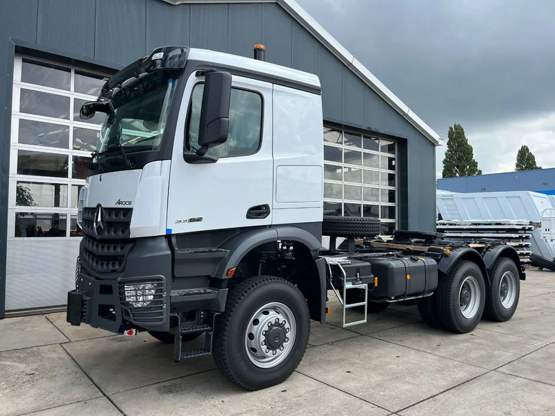 Mercedes-Benz Arocs 4058 AS 6x6 Tractor Head 180T Push Pull EURO-5 - Tracteur routier: photos 1 Mercedes-Benz Arocs 4058 AS 6x6 Tractor Head 180T Push Pull EURO-5 - Tracteur routier: photos 1