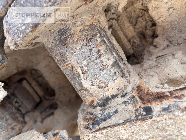 Pelle sur chenille Cat 336-08: photos 8