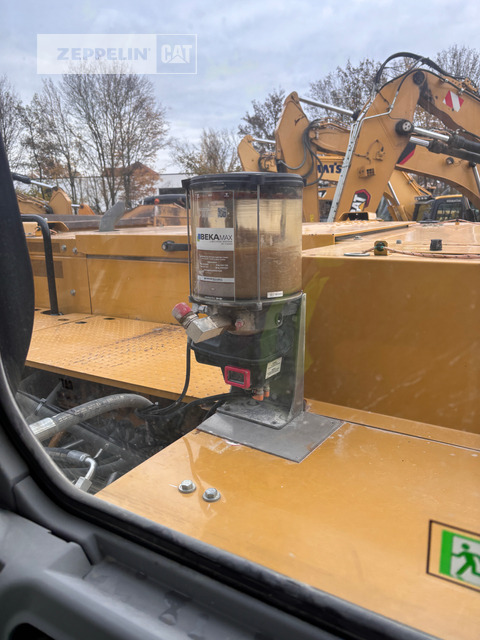 Pelle sur chenille Cat 336-08: photos 6