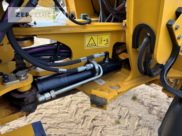 Chargeuse sur pneus Cat 908M: photos 22