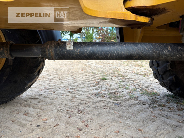 Chargeuse sur pneus Cat 908M: photos 15