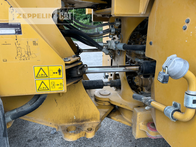 Chargeuse sur pneus Cat 966M: photos 15