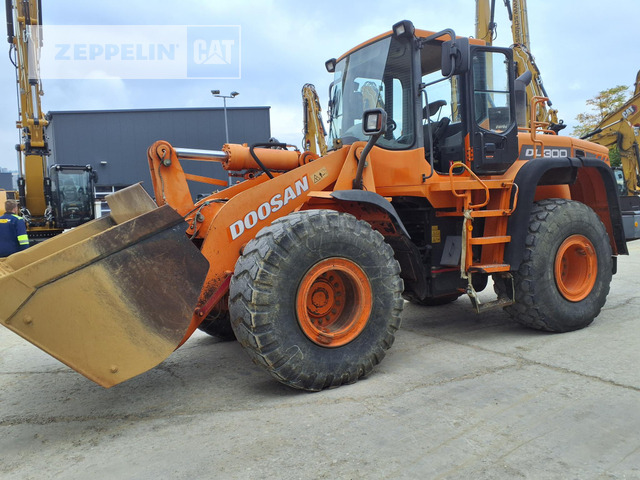 Doosan DL300 - Chargeuse sur pneus: photos 2 Doosan DL300 - Chargeuse sur pneus: photos 2