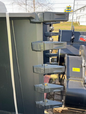 Komponenten TL1450 OQ70/55 - Godet pour pelle pour Engins de chantier: photos 2 Komponenten TL1450 OQ70/55 - Godet pour pelle pour Engins de chantier: photos 2